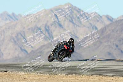 media/Dec-01-2025-Moto Forza (Mon) [[2daa91e15f]]/3-Beginner Group/Session 4 Turn 9/